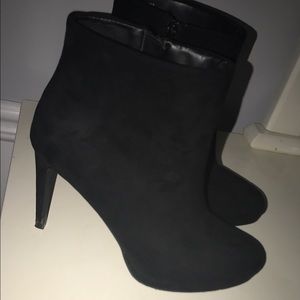 Stunning black heels