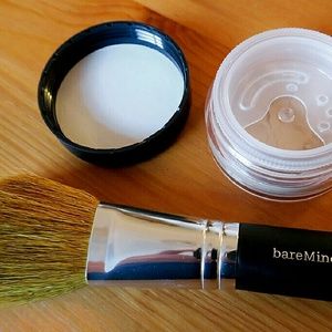 Bare minerals foundation powder with brush