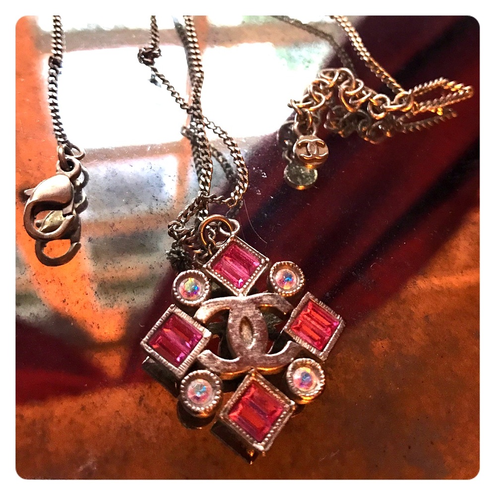 💯 authentic crystal Chanel necklace