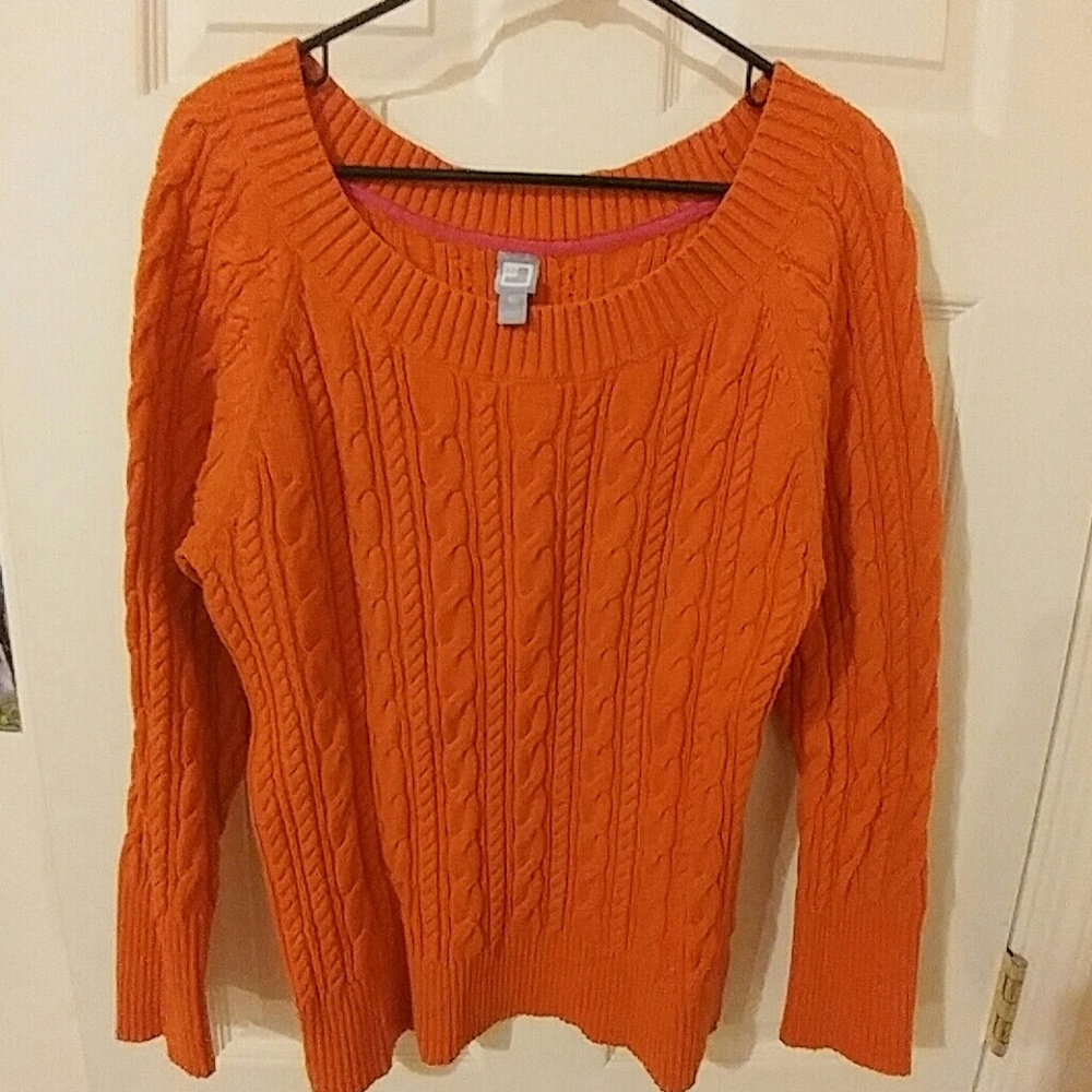 Scoop neck sweater
