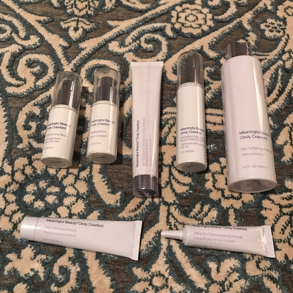 Meaningful beauty Cindy Crawford full sized line