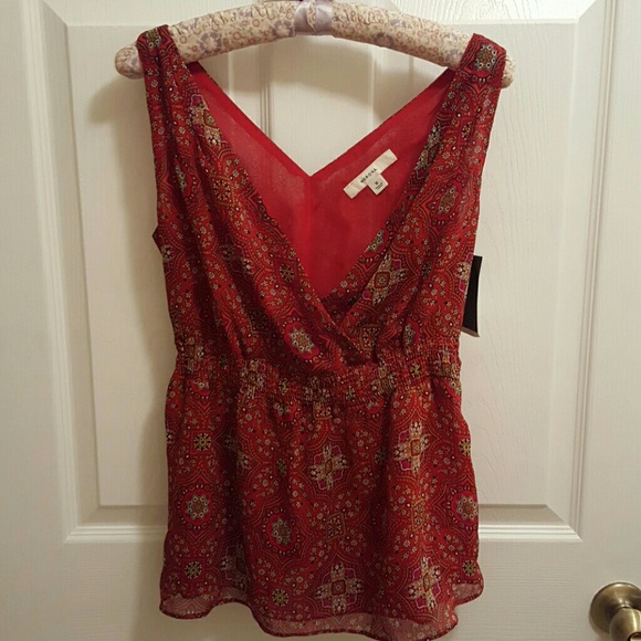 Melona Tops - Merona v neck colorful red shirt size M.