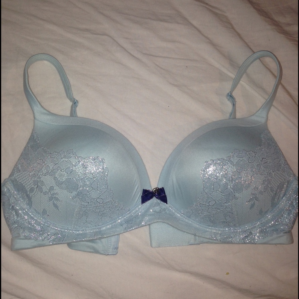Light blue VS No-Wire bra
