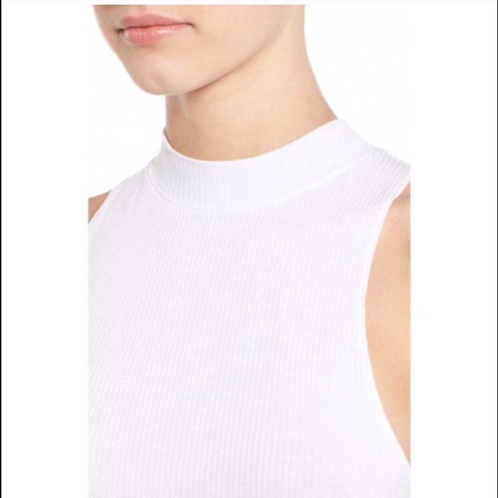 HP • White Crop Top • - Picture 2 of 5