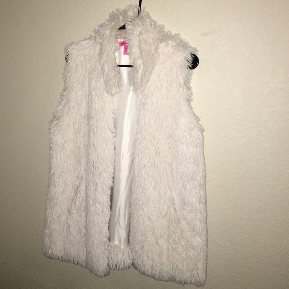 Betsy Johnson white fur vest