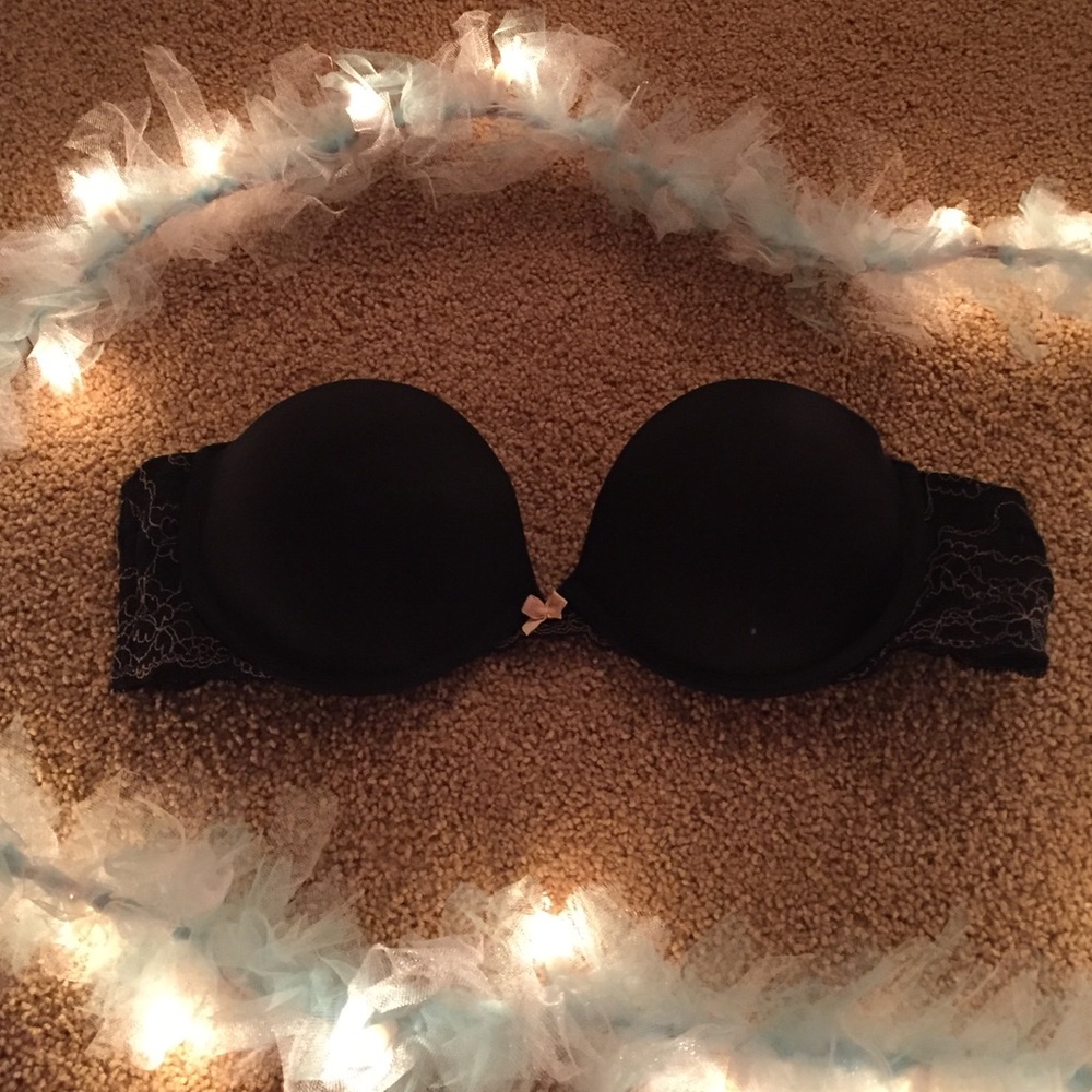 ❌sold on M❌Black strapless bra NWOT