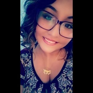 Meet your Posher, Angela