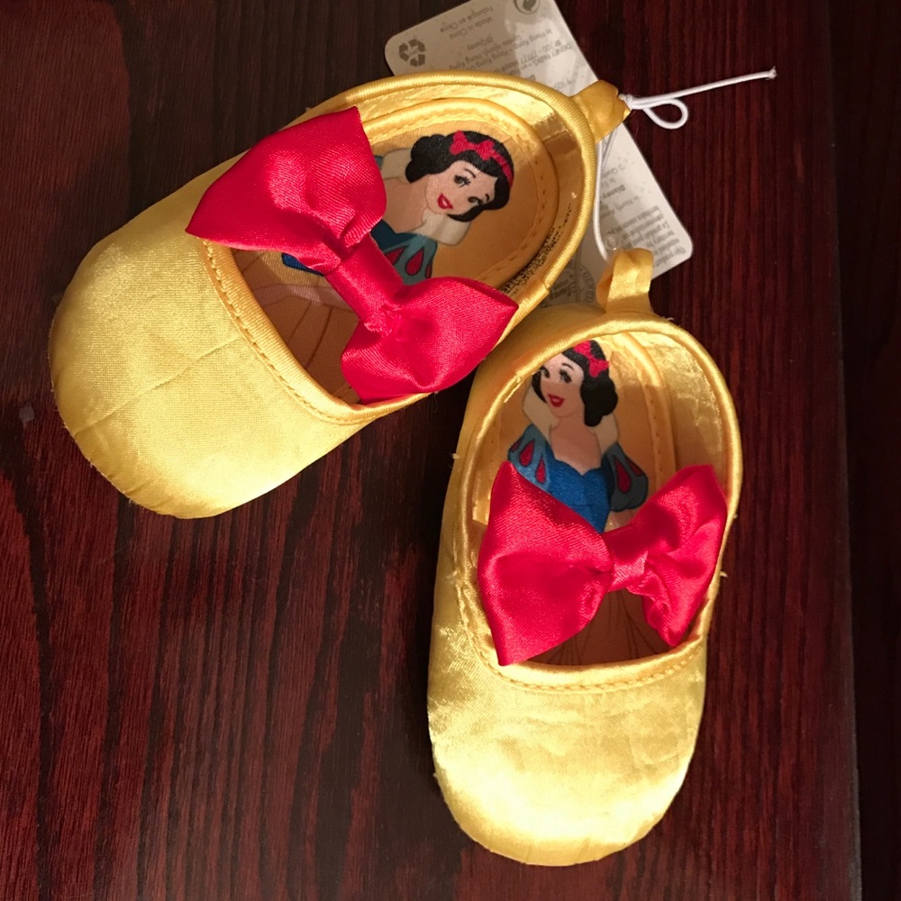 Snow White flats