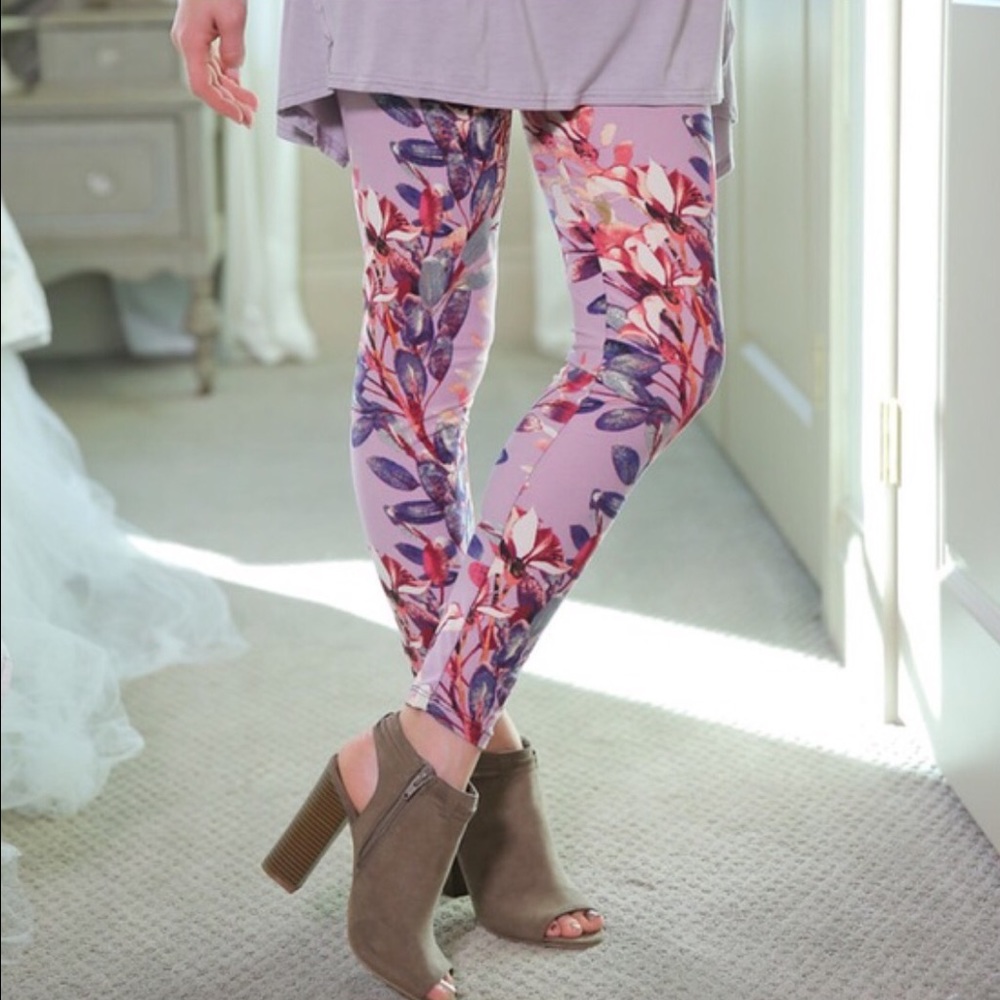 Lilac Floral Leggings💐💐 - Picture 2 of 5