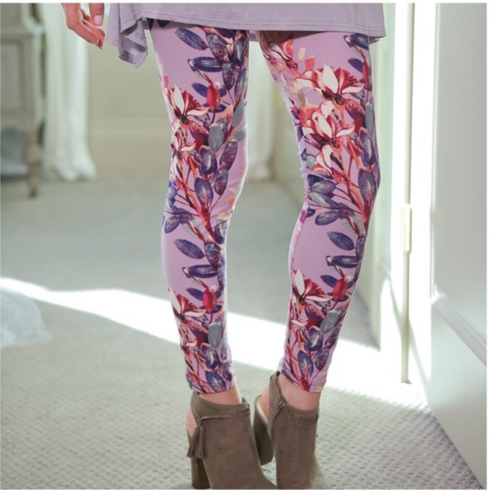 Lilac Floral Leggings💐💐 - Picture 3 of 5