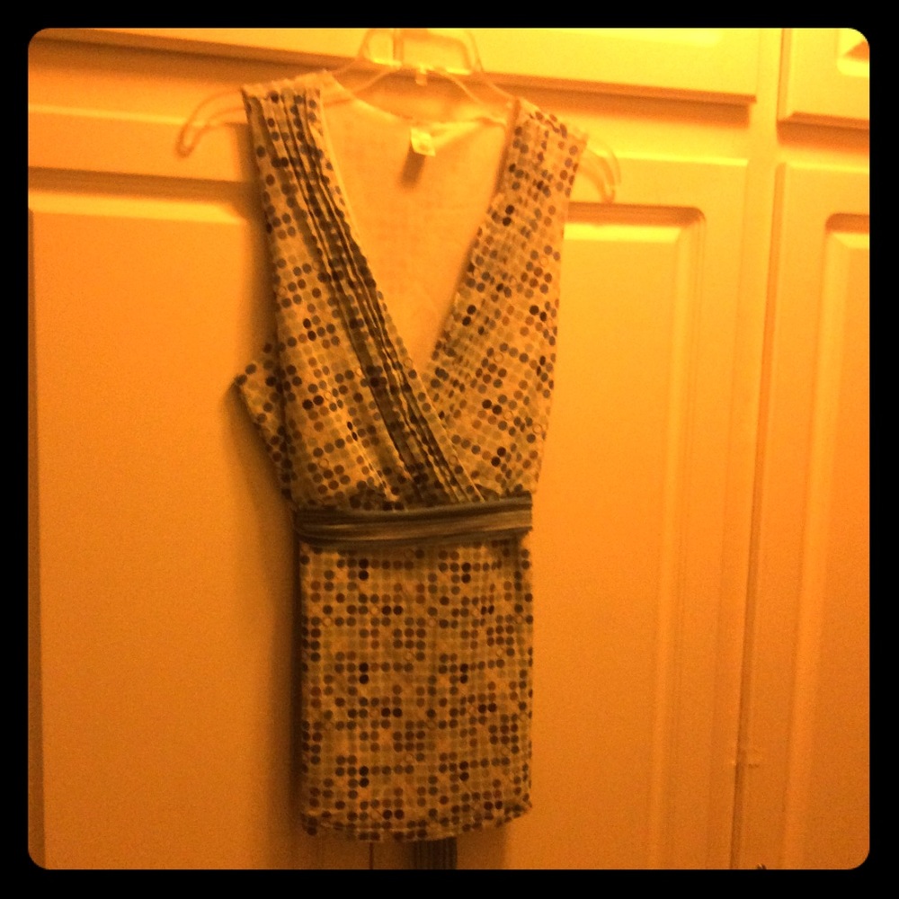 Sexy v-neck sleeveless top