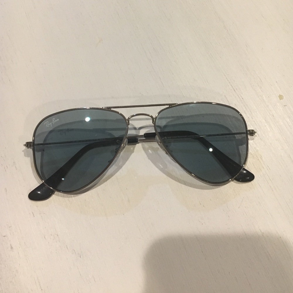 Ray ban aviators 52"