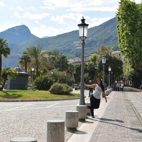 Meet your Posher, Leisha - Picture 2 of 3