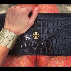 Classy Tory butch clutch