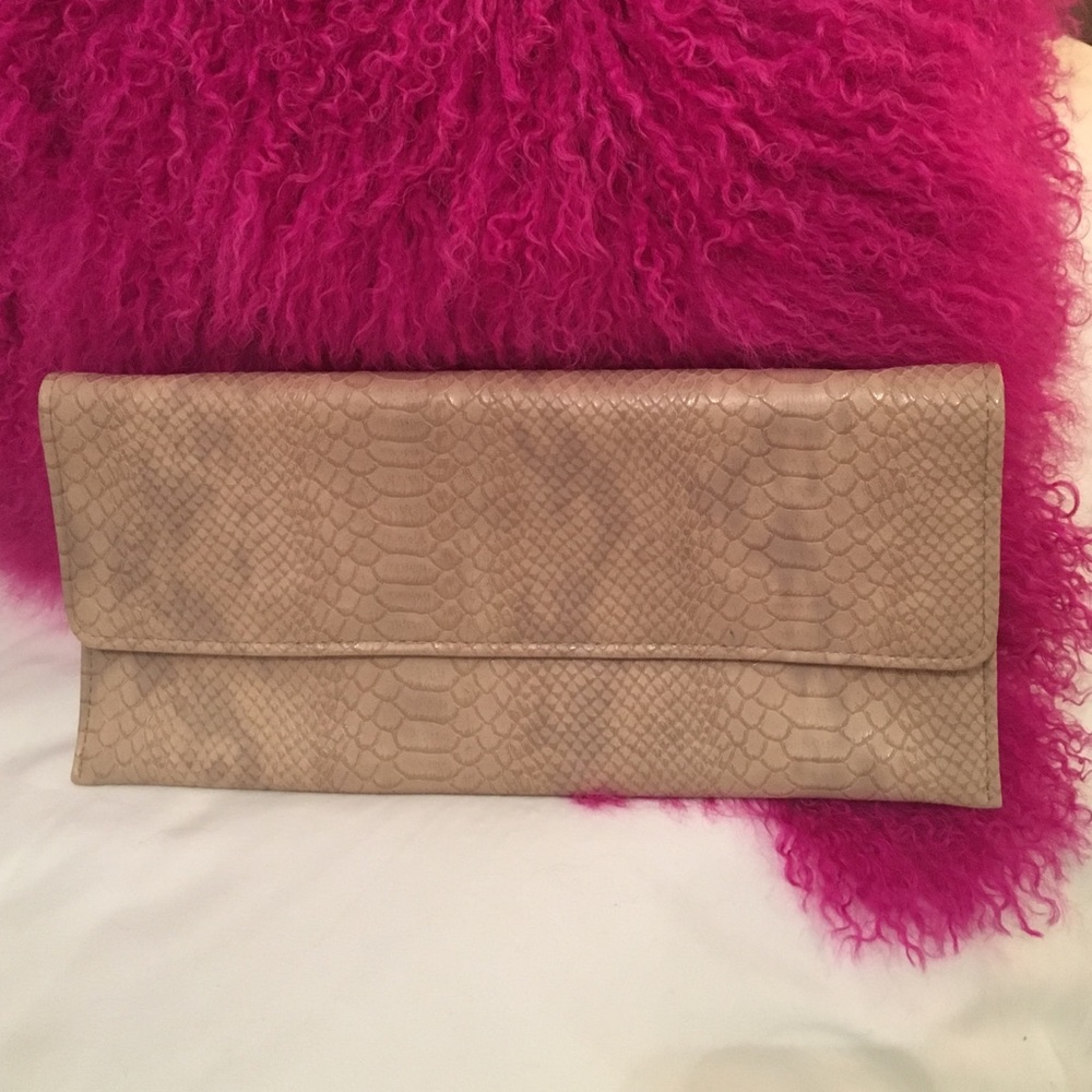 Tan snakeskin clutch