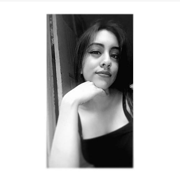 Meet your Posher, Karla - Picture 2 of 2