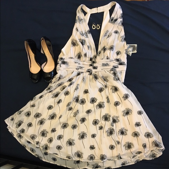 🎉4xHP🎉 👗 Flirty ✨ Sexy Fit-&-Flare Halter 💍 - Picture 2 of 4