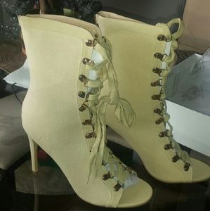 Peep toe boots