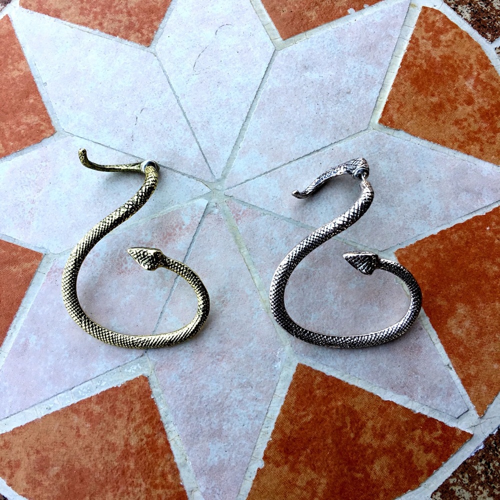 Evil Winding Serpent Punk Ear Cuff -Silver or Gold - Picture 5 of 7