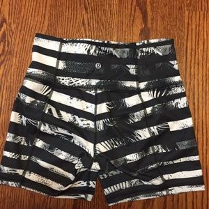 Lulu shorts. EUC size 6