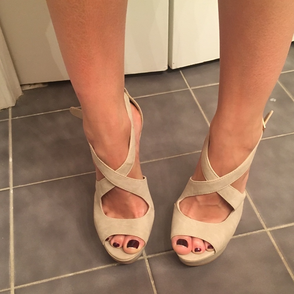 Steve Madden wedge size 8