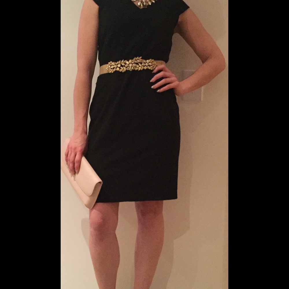 DESK 2 DINNER! Slimming cap-sleeve LBD  sz 6
