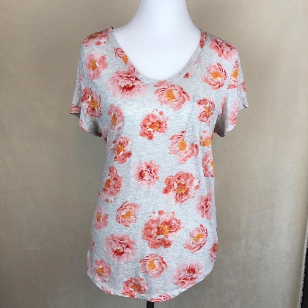 🔴SOLD🔴 Loft grey & pink peach floral top tshirt.