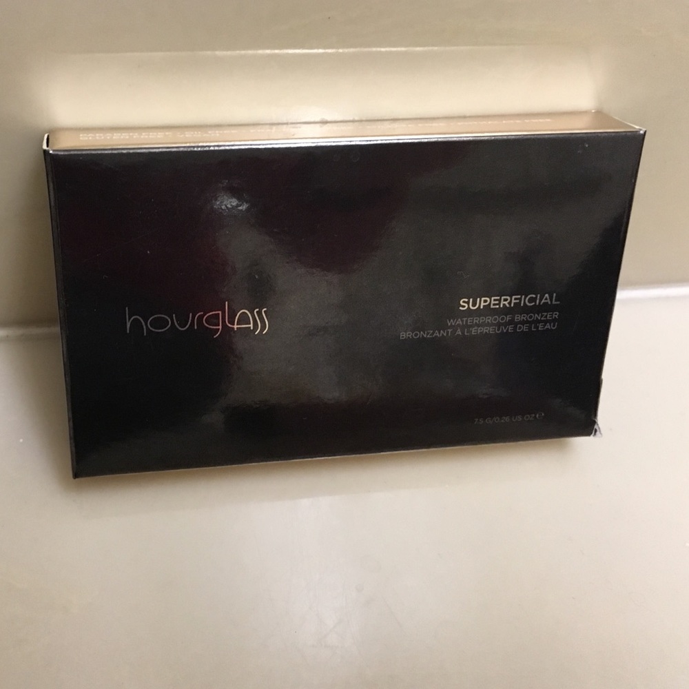 Hourglass bronzer