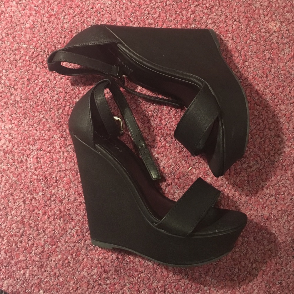 6" Black Wedged Heels