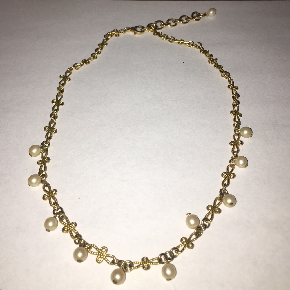 gold chain necklace with pearls