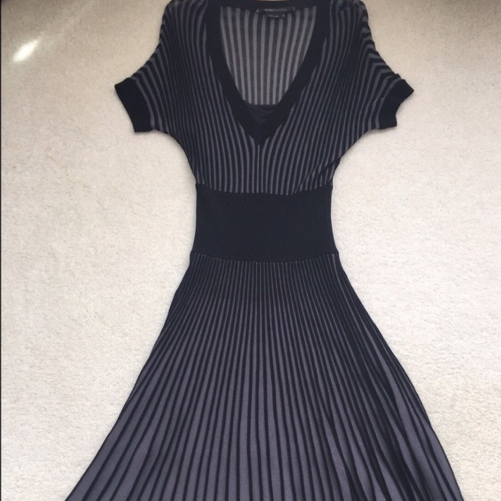 BCBG MAXAZRIA MIDI DRESS