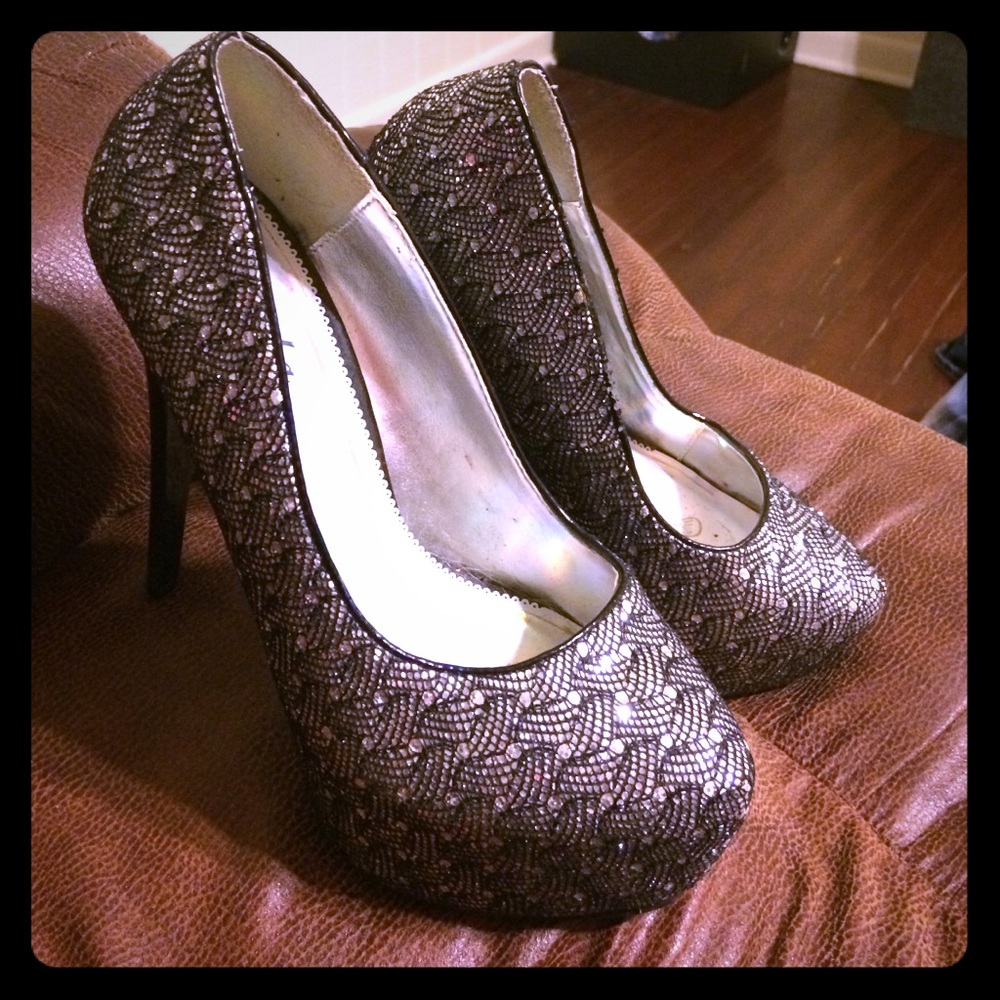 Silver pumps