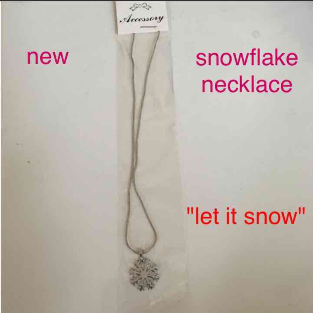 NEW 16" silver plated snowflake pendent necklace