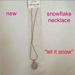 NEW 16" silver plated snowflake pendent necklace