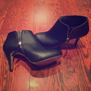 Madden Girl Ginger booties