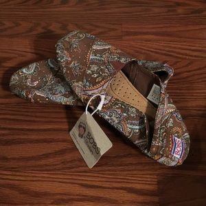 Women's slide on Bob's. Brand new never worn