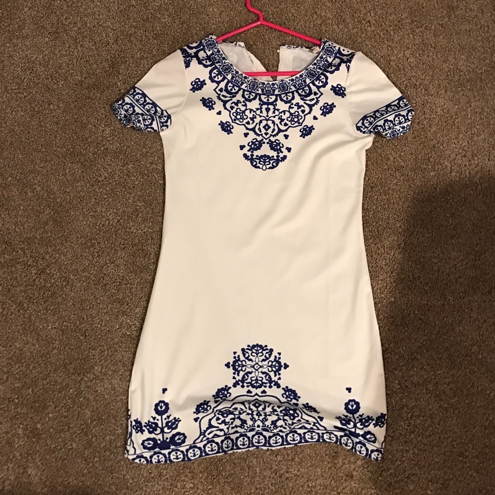 Super cute navy and white shift dress