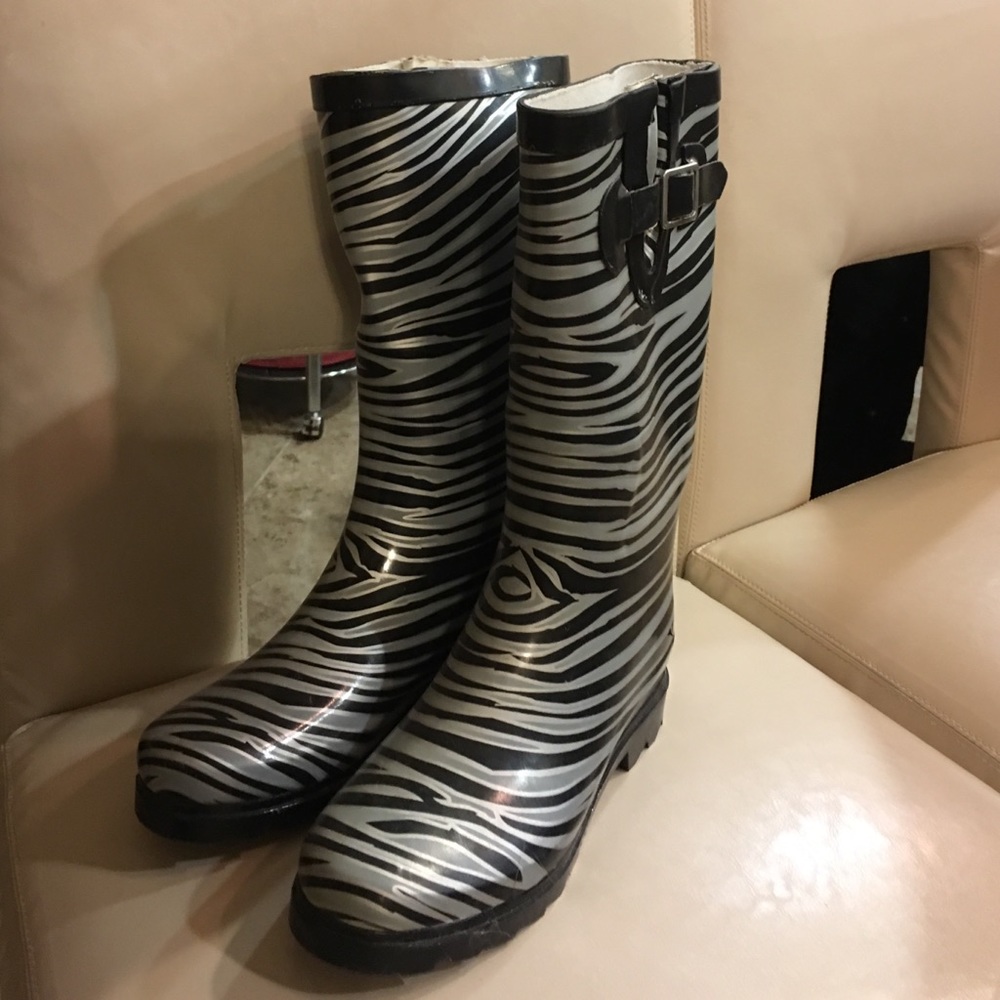 Adjustable Rain Boots, size 6