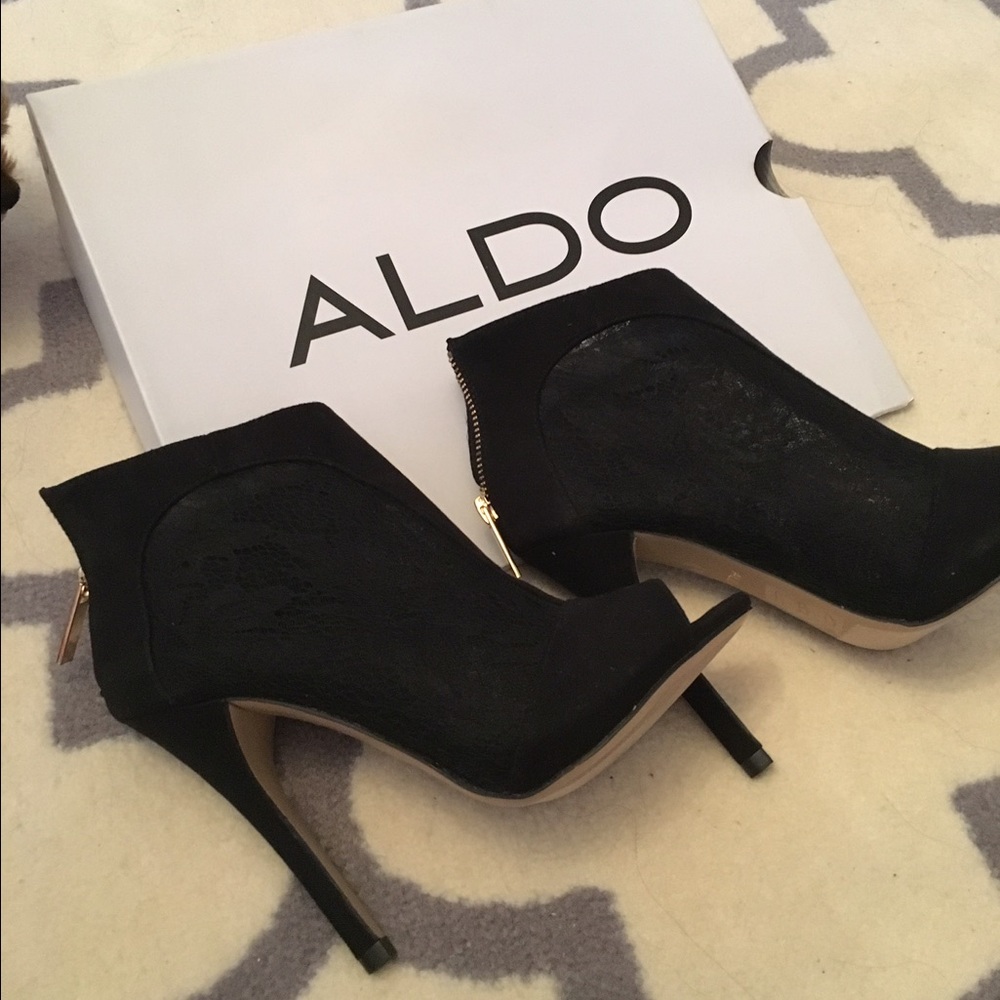 Black peep toe laced heels