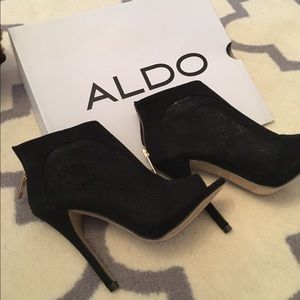 Black peep toe laced heels