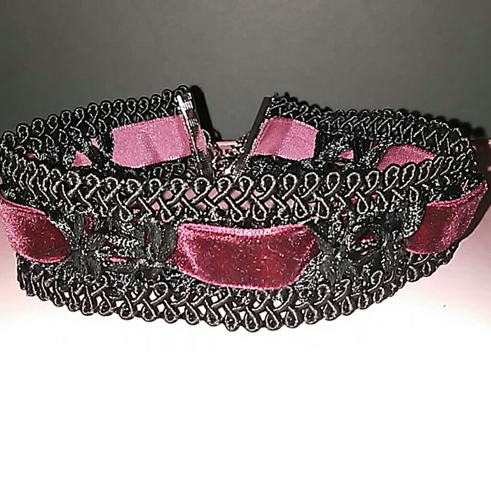 BLACK CROCHET & RED VELVET CHOKER
