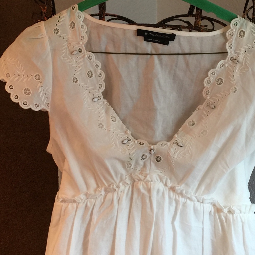 BCBG flirty, demure white dress, lined, size 2,EUC