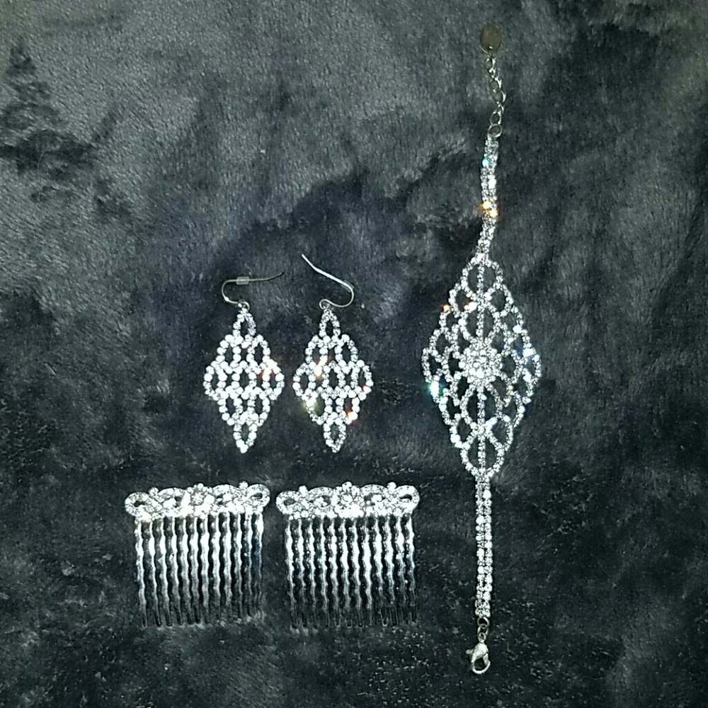 Braclet,earings,hair Barretts!