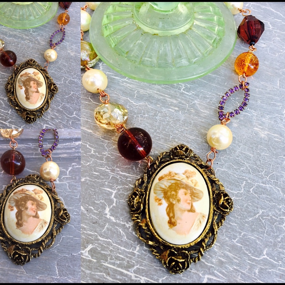 Vintage Lady Cameo Necklace