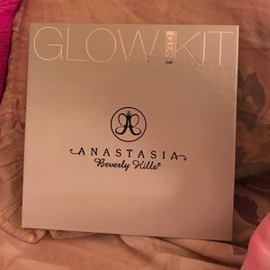 Anastasia glow kit