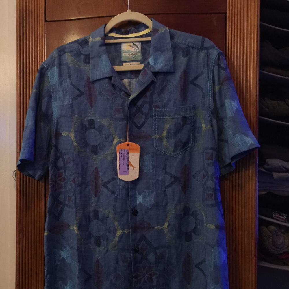 Blue Tommy Bahama shirt 100% silk