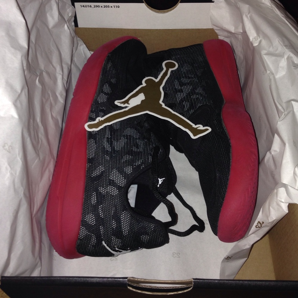 Jordan eclipse bg - Picture 3 of 4