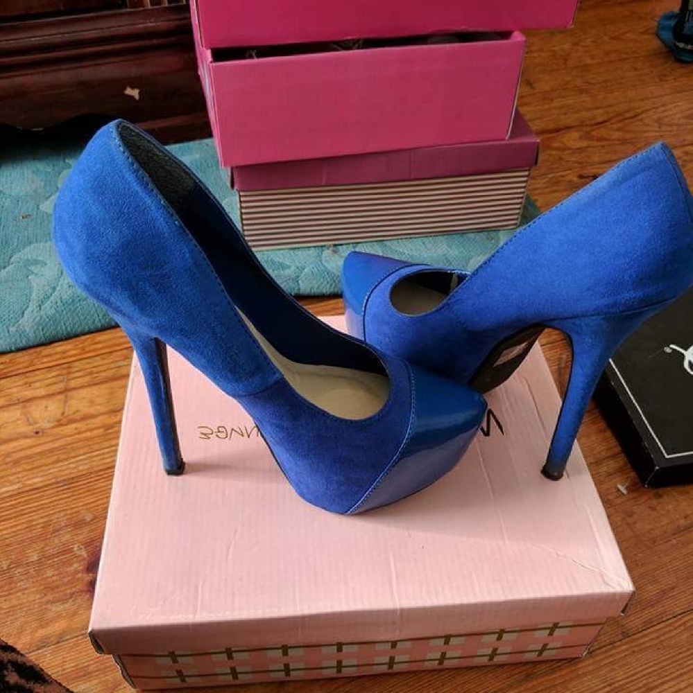 BLUE HEELS