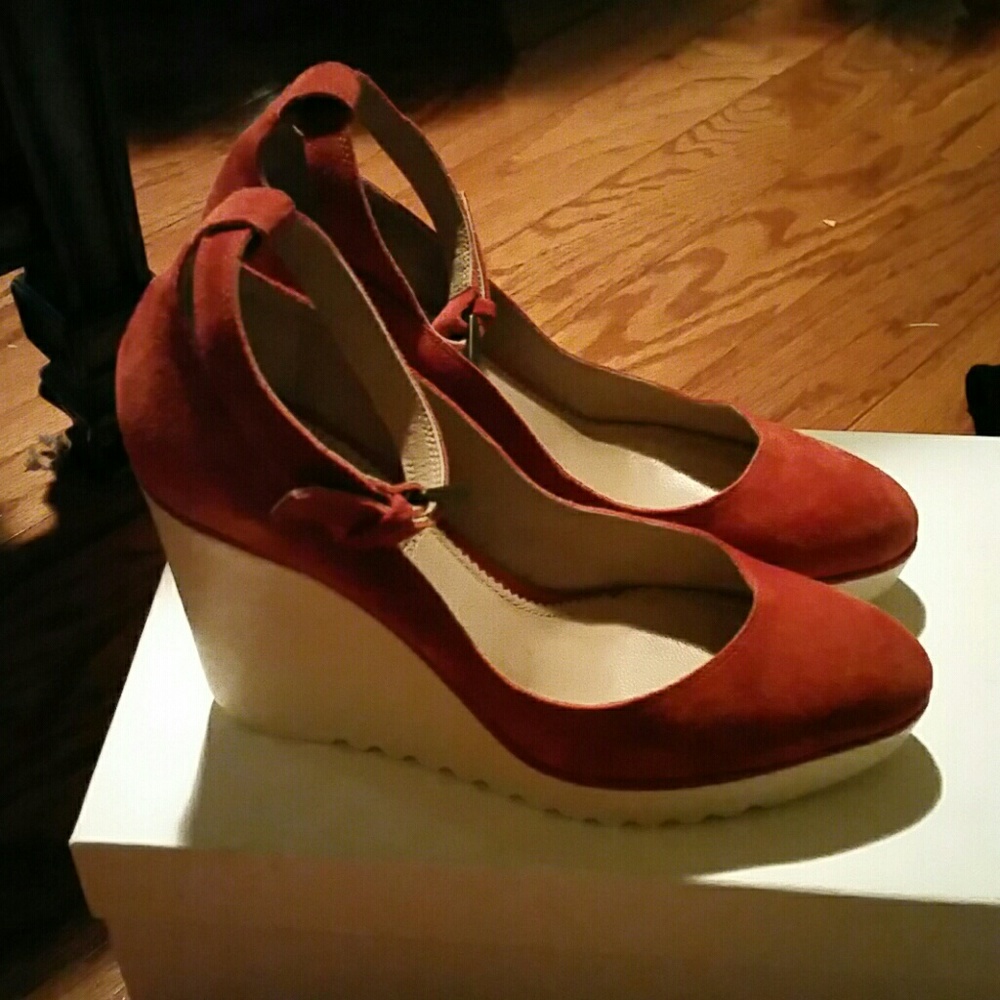 Chloe wedges