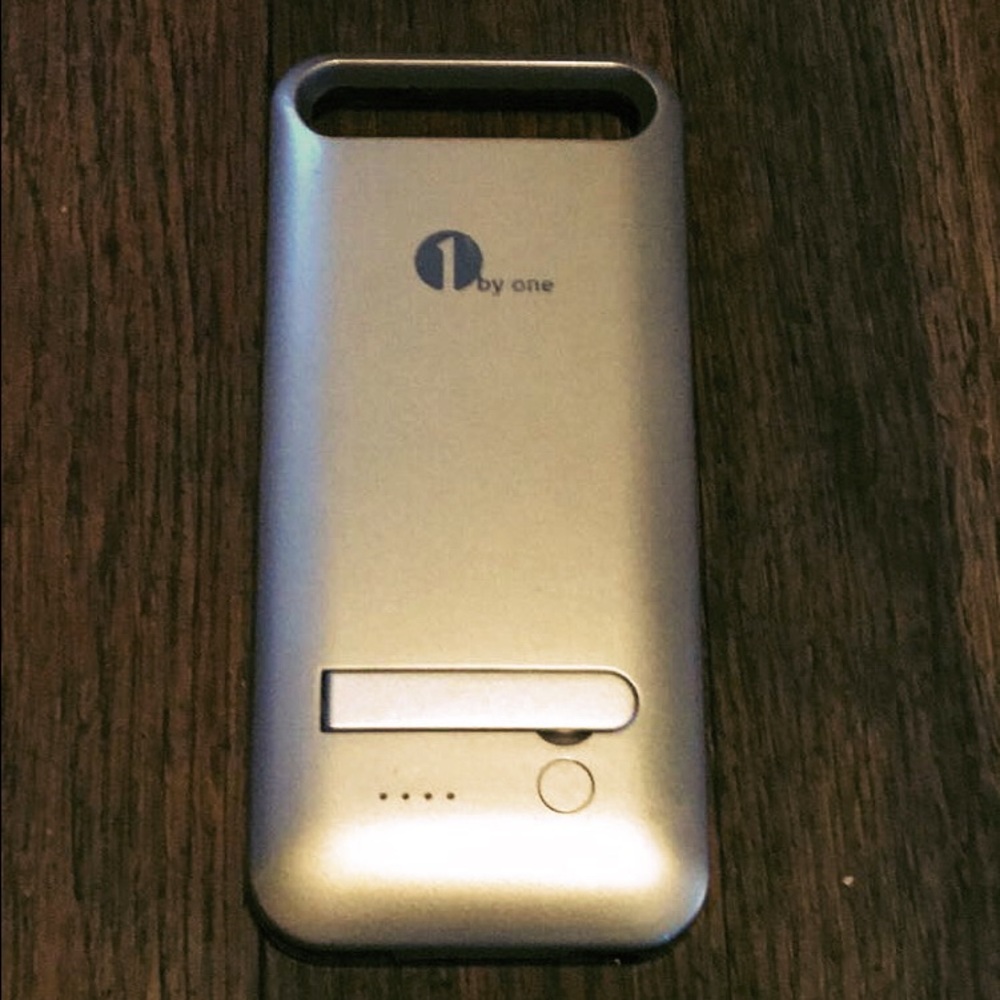 iPhone 5 Charging Case